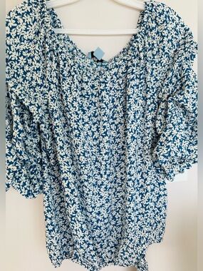 CeCe Blue Floral Blouse On or Off Shoulder Small EUC